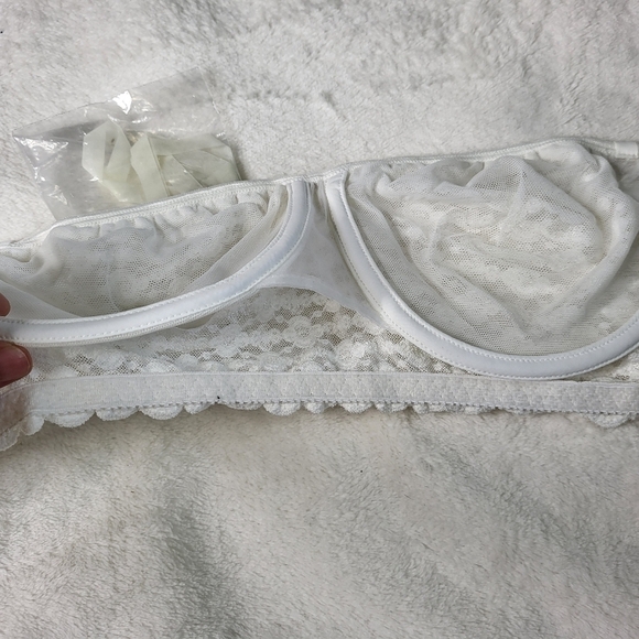 Olga Strapless Underwire White Lace Bra. Style# 36632 - Picture 8 of 11